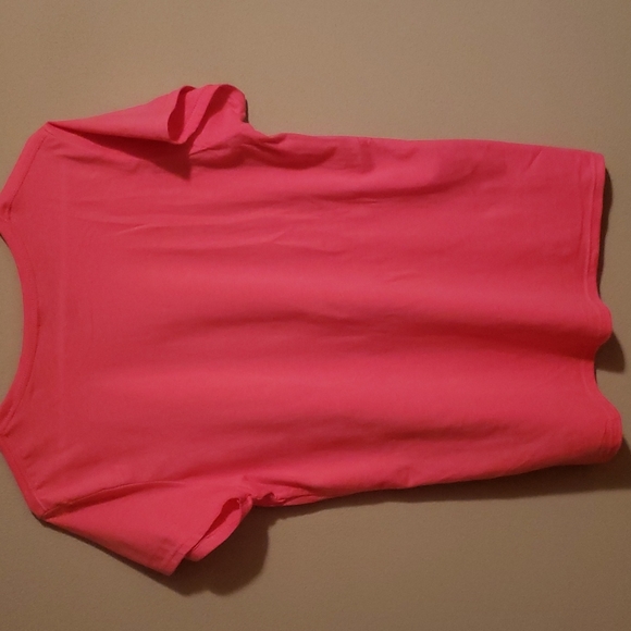 Gildan bright pink tee, new! - Picture 3 of 3